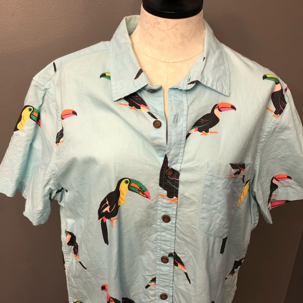 American Eagle Tropical Button Down Short sleeve